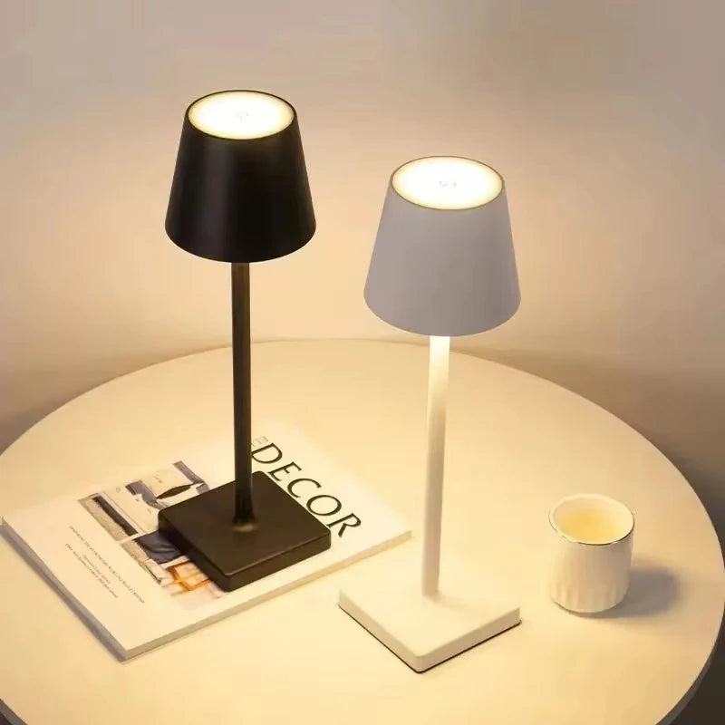 מנורת שולחן LED נטענת עם עמעום במגע – שחור או לבן